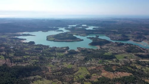 Une grande rivière en Turquie filmée sur un Drone