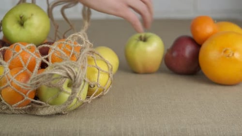 Hogar saludable con vitaminas en bolsa