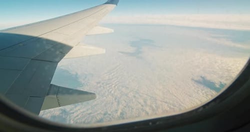 Vue aérienne depuis la fenêtre de l'avion