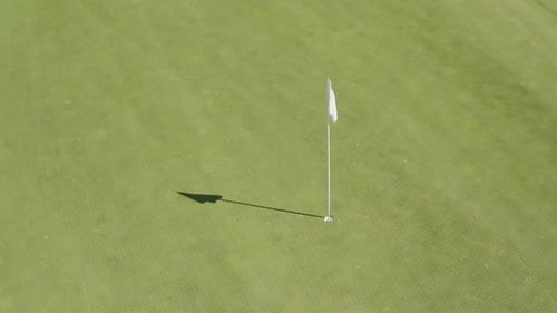 Golfloch am Golfplatz