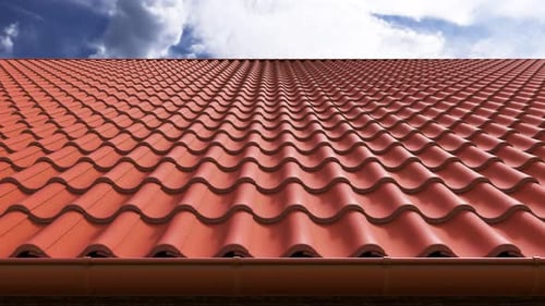 Animación de una casa con el techo de tejas de arcilla roja sobre un cielo despejado al fondo.