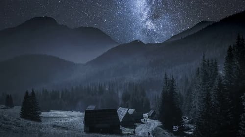 Via Láctea sobre o vale de Chocholowska à noite, Montanhas Tatra, Polônia