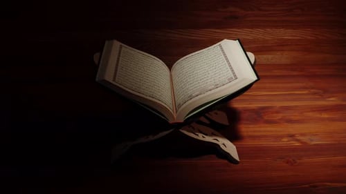 Livro do Alcorão Closeup Orando Religião Islâmica