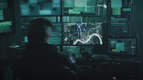 Une équipe de hackers espionnant les gens