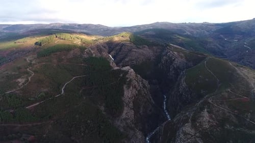 Schlucht am Fluss