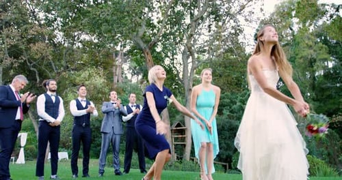 Bride throwing wedding bouquet to wedding guest 4K 4k