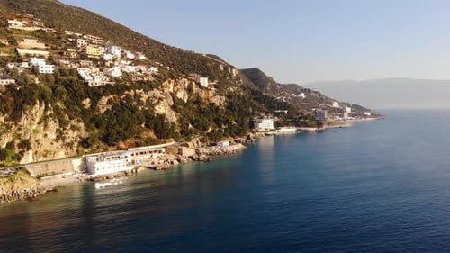 Vue aérienne de la magnifique côte à Vlorë en Albanie