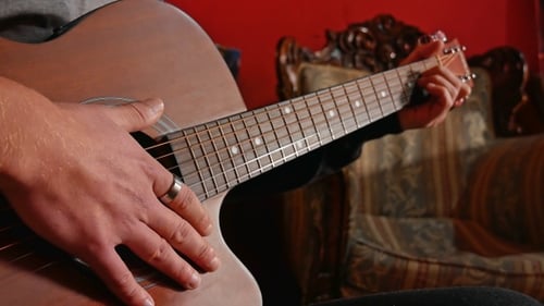 Guitarrista tocando la Guitarra Clásica 4