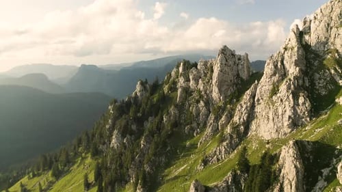 Vista aérea de la escena alpina.