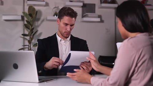 HP Specialist Man Interviews Woman for Vacancy in Large Office Spbi