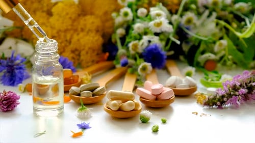 Homeopatia e suplementos dietéticos com ervas medicinais