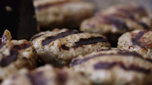 Frikadellen vom Grill