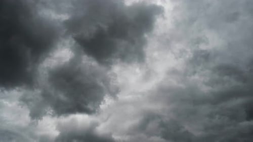 Vista de nubes tormentosas antes de la lluvia. Nubes tormentosas de un clima cambiante
.