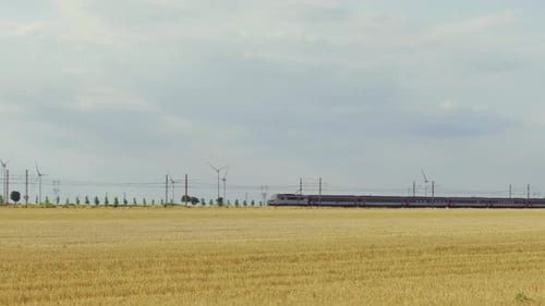 Personenzug eine Elektrolokomotive.