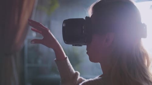 Mädchen benutzt VR