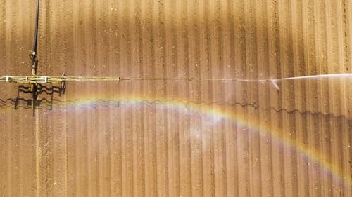 Sistema de riego en terrenos agrícolas