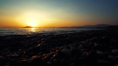 Meeresküste bei Sonnenuntergang