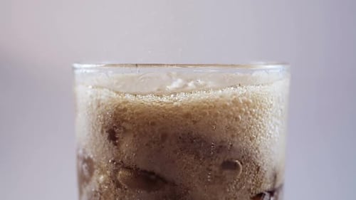 Cola im Glas