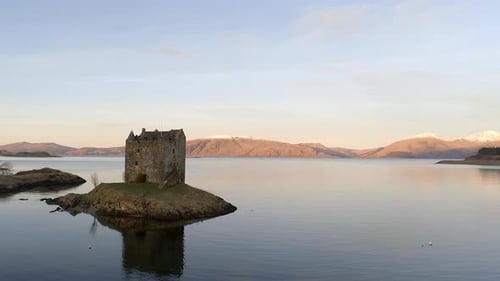 Ruinas del castillo de Stalker en Escocia
