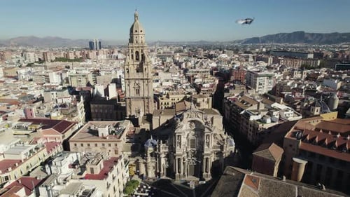 Impresionante vista aérea de la Catedral de Santa María, Murcia; aérea