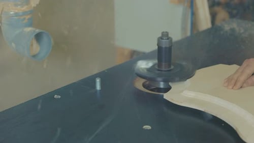 Running Cutter Cuts the Contour of the Workpiece