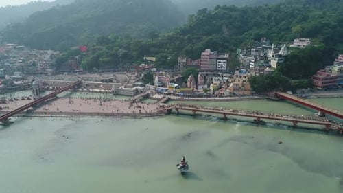 La ville de Haridwar, État de l'Uttarakhand en Inde, vue du ciel
