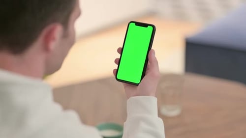 Using Smartphone with Green Chroma Screen