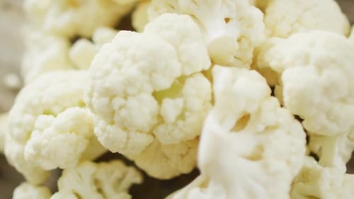 Video von Nahaufnahme von Blümchen von frischem Blumenkohl