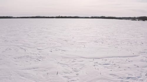 Drohnenaufnahmen von Schneefeldern