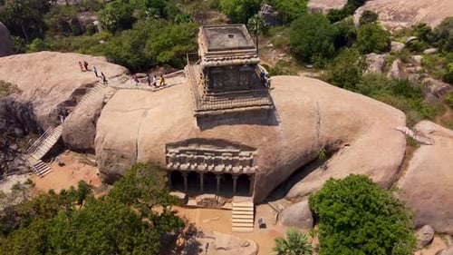 Le groupe de monuments de Mahabalipuram est une collection de monuments religieux des VIIe et VIIIe siècles de notre ère