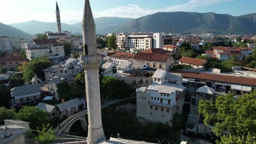 Les minarets de la mosquée Nezir Aga