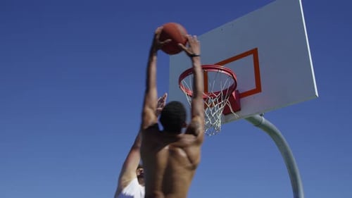 Golpea al defensor en cámara lenta