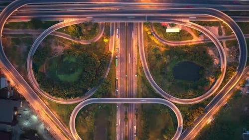 4K : autoroute hyperlapse de métrage pour le concept de transport.
