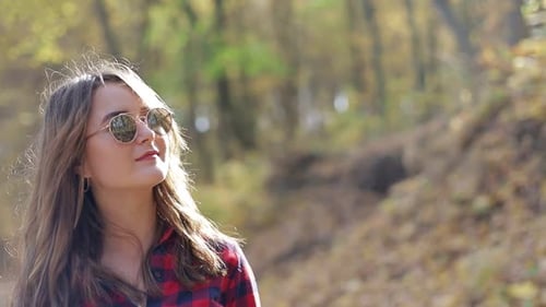 Young woman portrait in autumn Park
