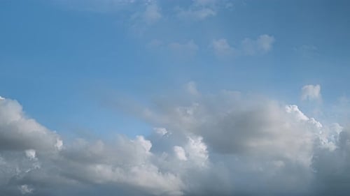4K Sky Time Lapse, wunderschöner Hintergrund, Sky Timelapse von Wolkenkratzern.