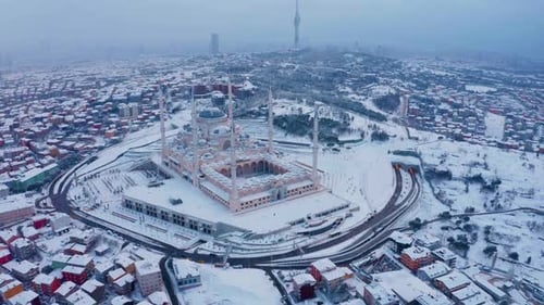 Camlica-Moschee im Winter in Istanbul Türkei
