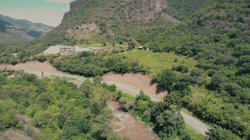 Berg- und Fluss-Luftaufnahme