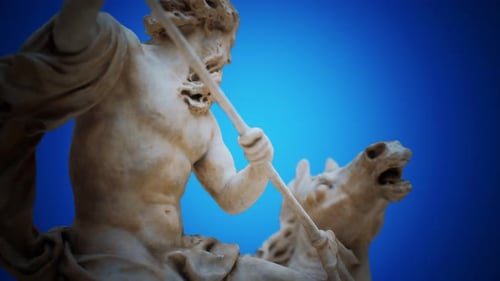 Gros plan de la statue de Neptune