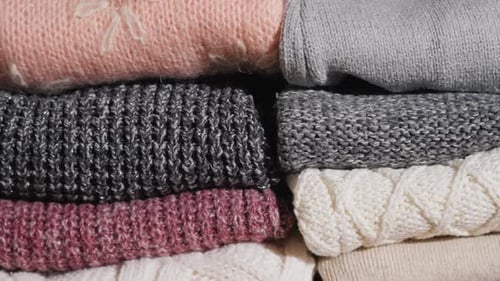 Slider Video: Ordentlich gefaltete Winterkleidung
