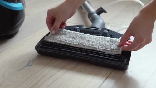 Preparing the Vacuum Cleaner for Wet Cleaning