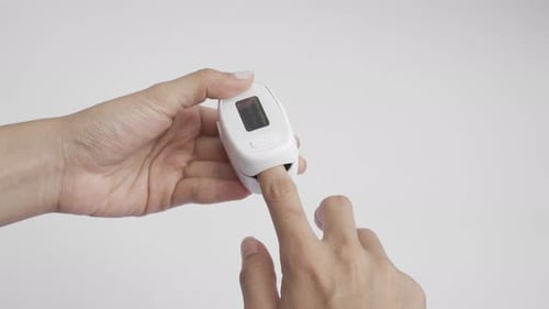 Hand Using Pulse Oximeter for Health Monitoring