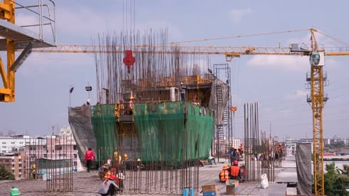 Tour du bâtiment de construction
