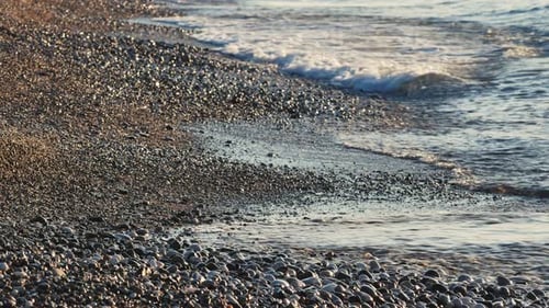 Wellen erreichen Pebble Beach