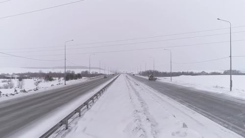 Drohnenaufnahme der Winterautobahn 05