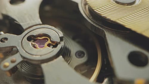 Nahaufnahme des funktionierenden Uhrmechanismus