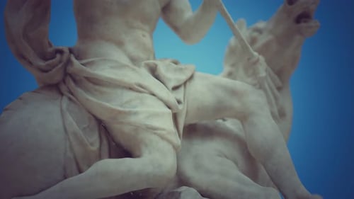Gros plan de la statue de Neptune