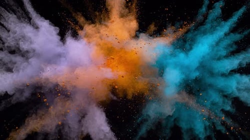 Buntes Pulver/Partikel fliegen, nachdem sie vor schwarzem Hintergrund explodiert wurden. Zeitlupe.