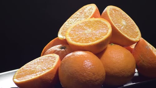 Frische Orangen im kreisenden Haufen