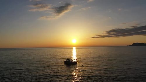 I Follow the Boat in the Open Sea