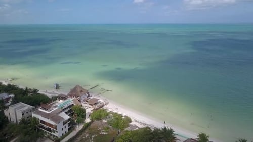 Vue aérienne sur l'île exotique de Holbox dans le Yucatan au Mexique